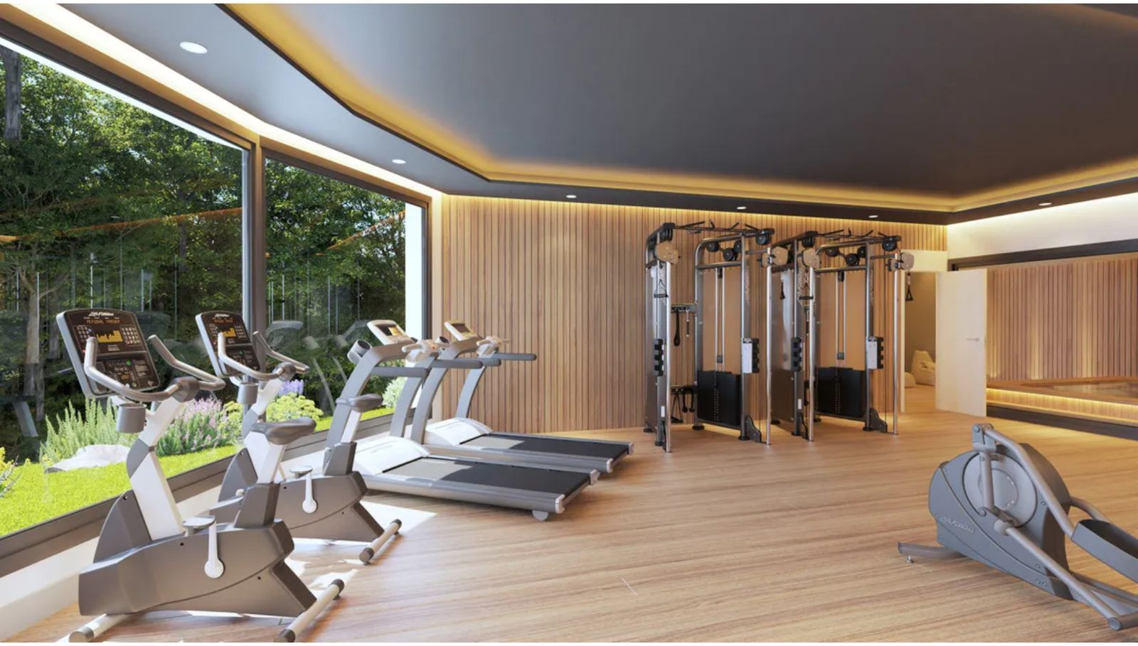 Modernes Fitnessstudio mit Cardiogeräten und Gewichten, Blick auf die Natur.